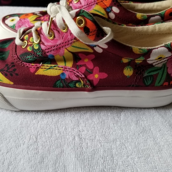 Shoes - Picture 6 of 8